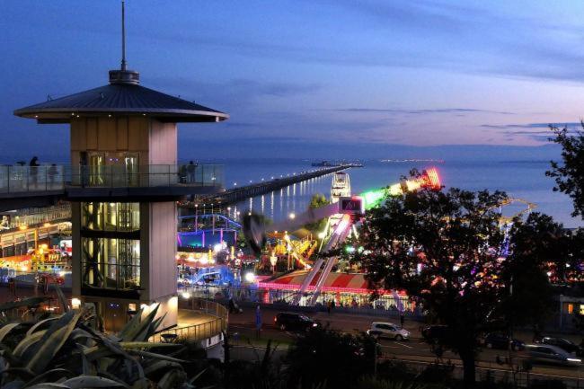 Seafront Suites - Close To Beach, Train Station & Southend Airport Southend-on-Sea Exterior photo