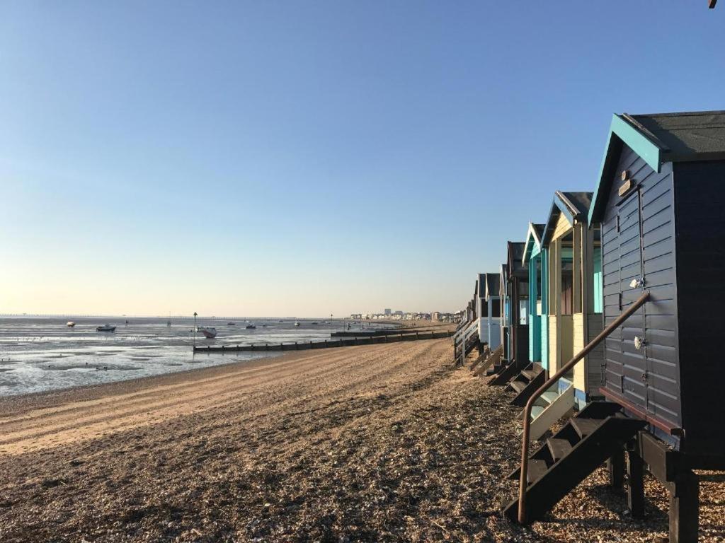 Seafront Suites - Close To Beach, Train Station & Southend Airport Southend-on-Sea Exterior photo