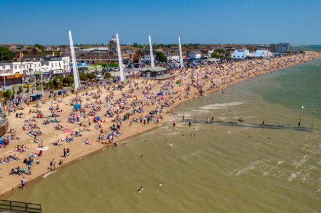 Seafront Suites - Close To Beach, Train Station & Southend Airport Southend-on-Sea Exterior photo
